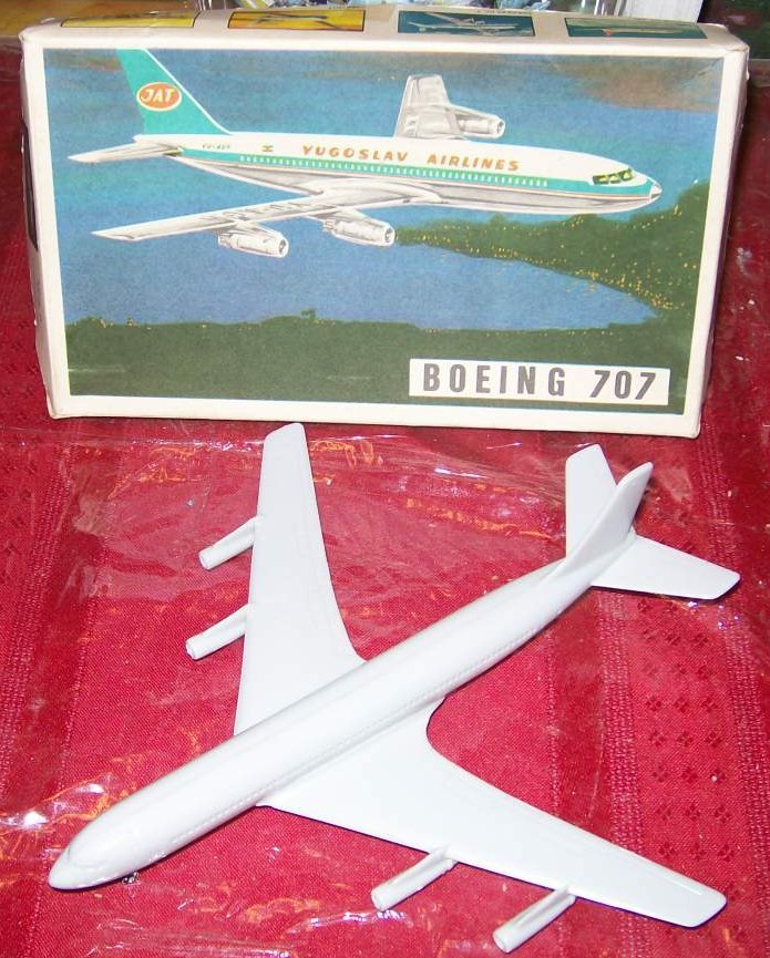 My_Dubena_Boeing_707.JPG