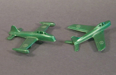 Tudor Rose Plastic Planes 6.26 003 sm.jpg