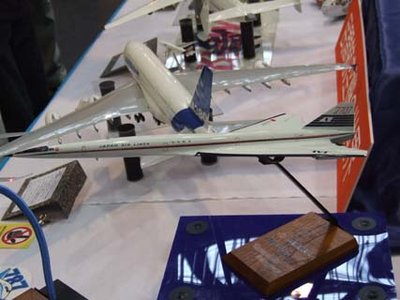 JAL 2707 100 display 2.jpg