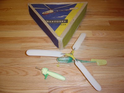 Yunost flying helicopter toy.JPG